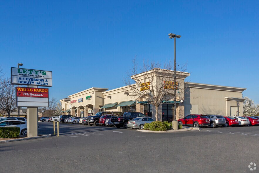 2450 N Brawley Ave, Fresno, CA à louer - Photo principale – Image 2 sur 10