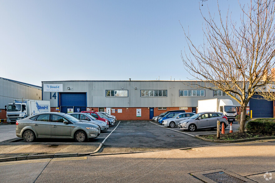 Shield Dr, Brentford à louer - Photo de l’immeuble – Image 3 sur 4