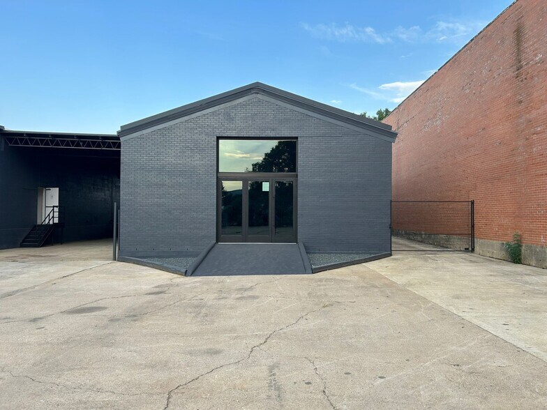 3120 Halifax St, Dallas, TX à louer - Photo de l’immeuble – Image 2 sur 6