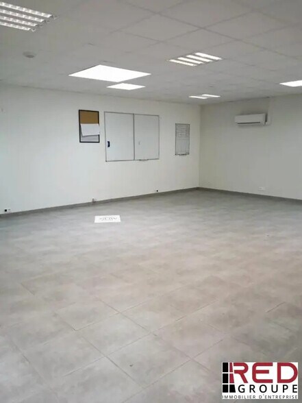 Bureau dans Gémenos à louer - Photo de l’immeuble – Image 1 sur 4