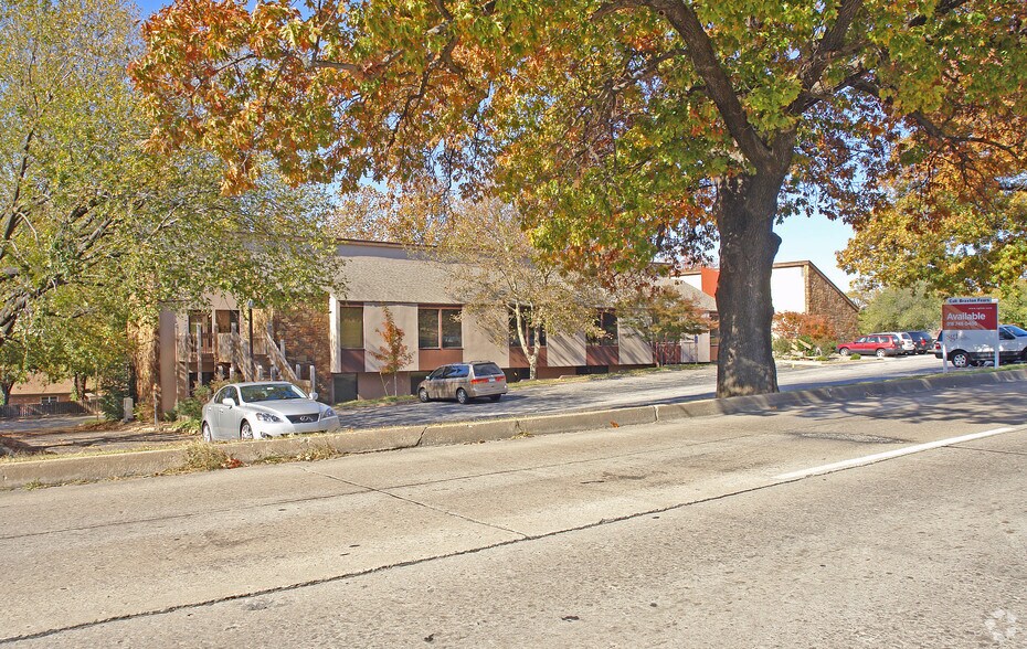5272 S Lewis Ave, Tulsa, OK à vendre - Photo de l’immeuble – Image 2 sur 12