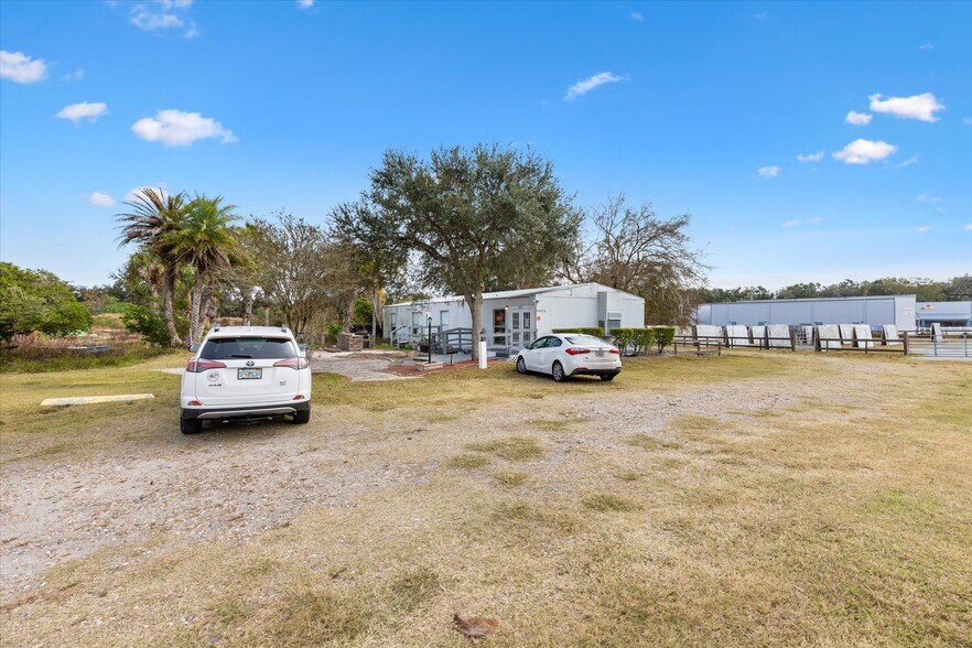 10973 N US Highway 301, Oxford, FL à louer - Photo de l’immeuble – Image 3 sur 17