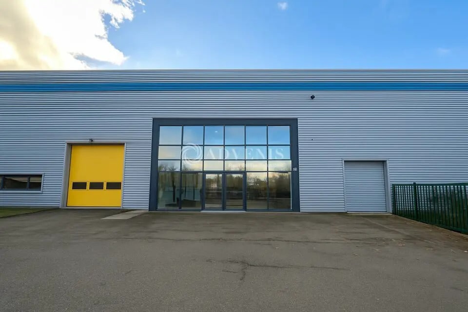 Local d’activités dans Taverny à louer Photo de l’immeuble– Image 1 sur 18