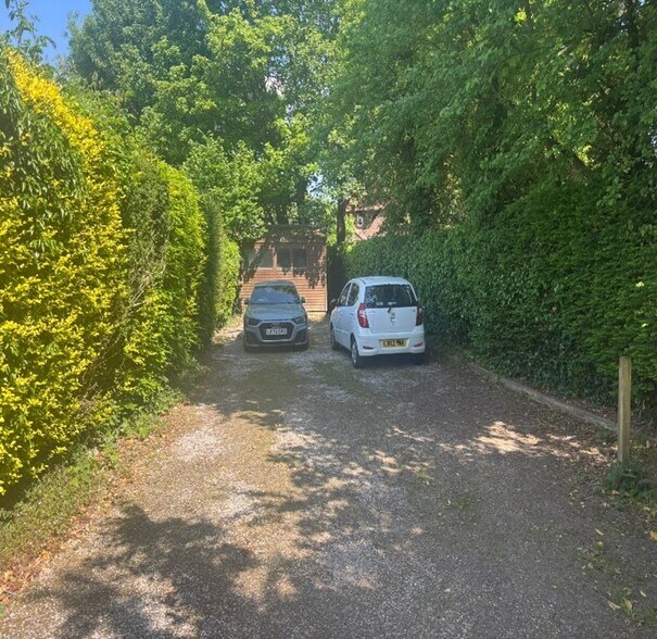 89 High St, Caterham à louer - Photo de l’immeuble – Image 3 sur 3