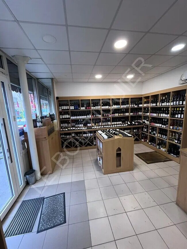 Plus de détails pour Local commercial à vendre