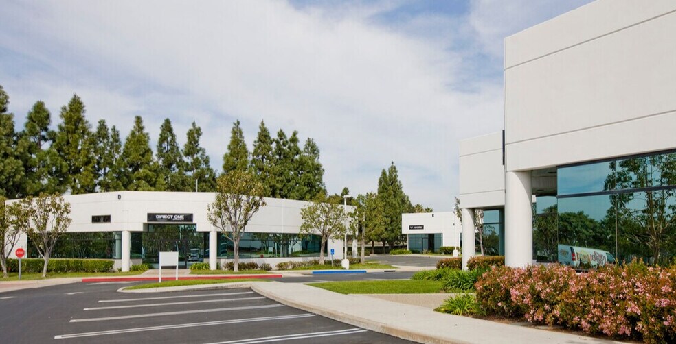 15375 Barranca Pky, Irvine, CA à louer - Photo de l’immeuble – Image 3 sur 13