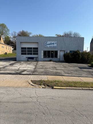 Plus de détails pour 512 Clark St, Saint Charles, MO - Local commercial à vendre