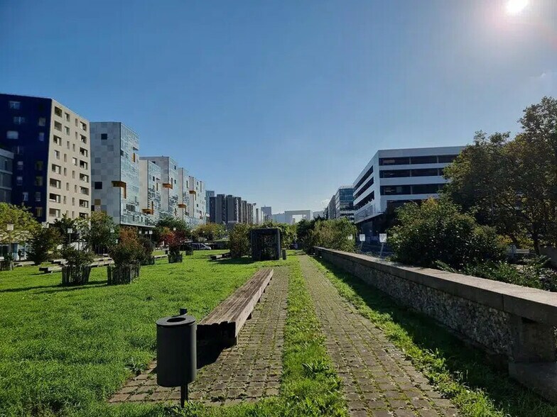 Local commercial dans Nanterre à louer - Photo de l’immeuble – Image 3 sur 13