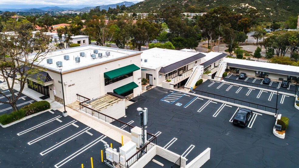 15644 Pomerado Rd, Poway, CA à vendre - Photo de l’immeuble – Image 3 sur 8