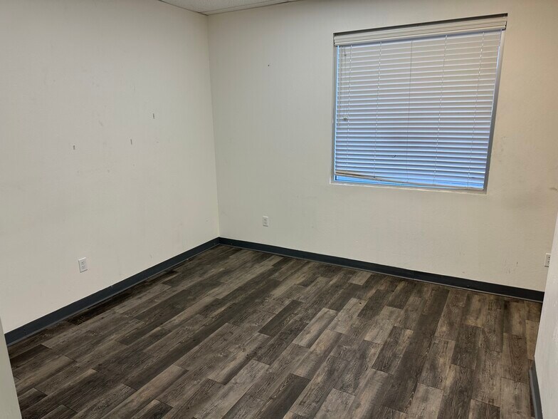 3740 N Sillect Ave, Bakersfield, CA à louer - Photo de l’immeuble – Image 3 sur 13