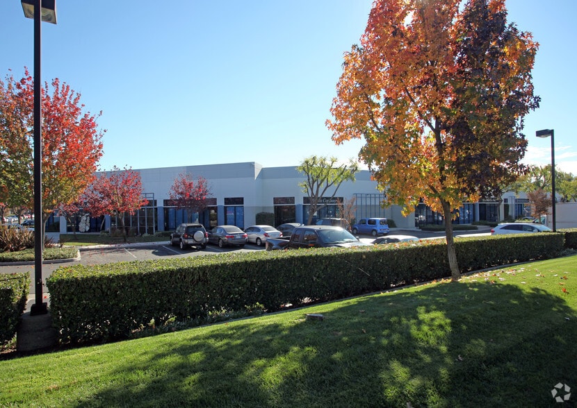 1518 Arrow Hwy, La Verne, CA à louer - Photo de l’immeuble – Image 3 sur 12