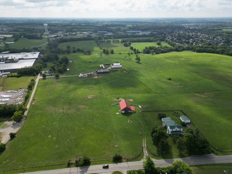 162 Thompson Ln, Nicholasville, KY à vendre - Photo de l’immeuble – Image 3 sur 21