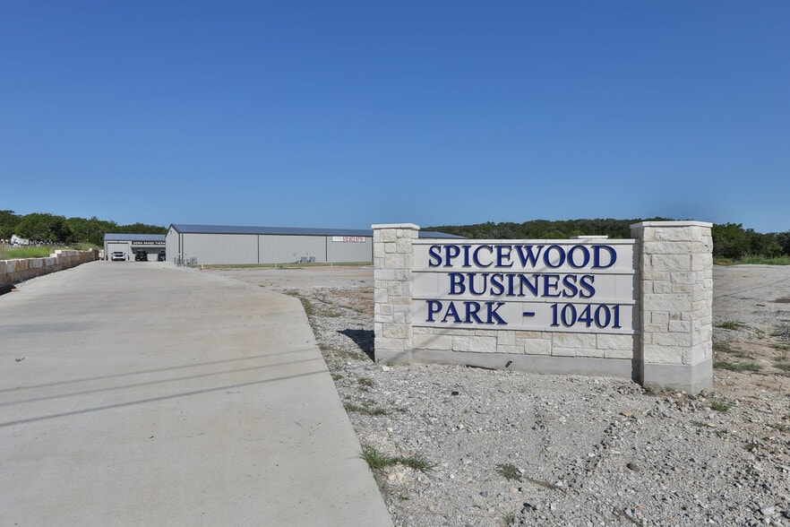 Spicewood Business Park portefeuille de 3 biens à vendre sur LoopNet.fr - Photo de l’immeuble – Image 3 sur 8
