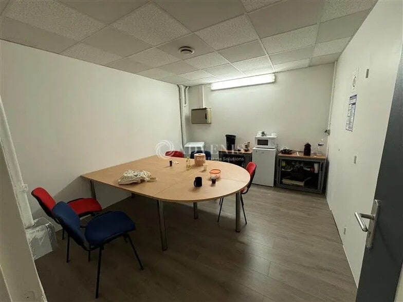 Bureau dans Croissy-Beaubourg à louer - Photo de l’immeuble – Image 3 sur 8