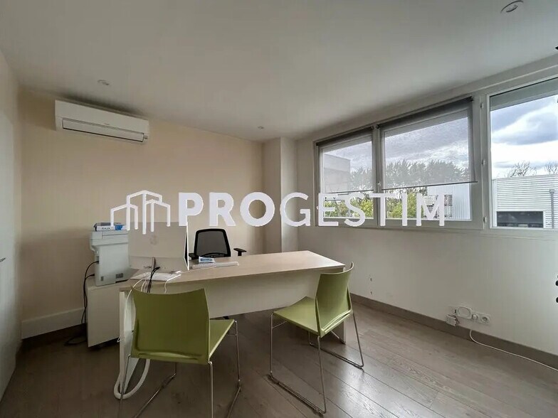 Local d’activités dans Saint-Apollinaire à louer - Photo intérieure – Image 2 sur 14