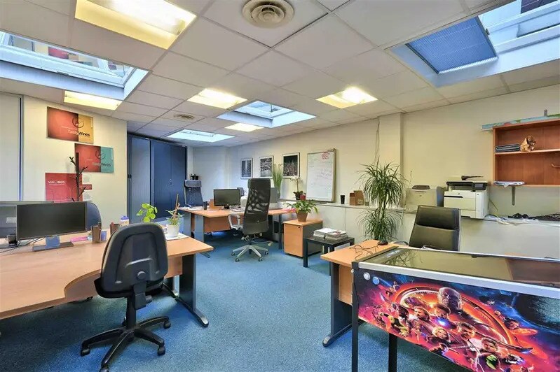 Bureau dans Saint-Cloud à vendre - Photo intérieure – Image 2 sur 8