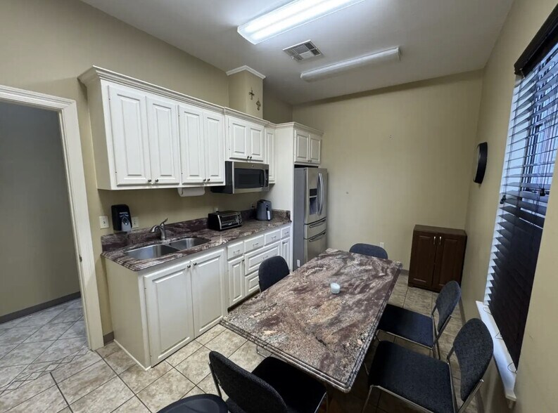 1532 S Burnside Ave, Gonzales, LA à vendre - Photo de l’immeuble – Image 2 sur 8