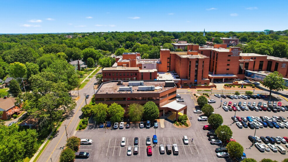 415 N Center St, Hickory, NC à vendre - Photo de l’immeuble – Image 3 sur 9