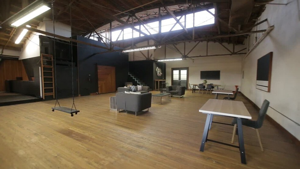 314 W 58th St, Los Angeles, CA à vendre - Vidéo sur l’annonce professionnelle – Image 2 sur 43