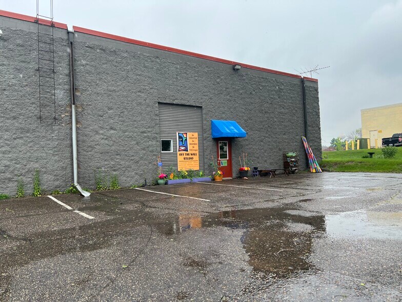 2000 S Industrial Blvd, Stillwater, MN à louer - Photo de l’immeuble – Image 2 sur 5