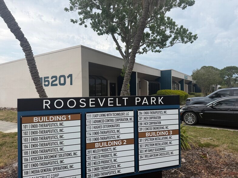 15201 Roosevelt Blvd, Clearwater, FL à louer - Photo de l’immeuble – Image 2 sur 15