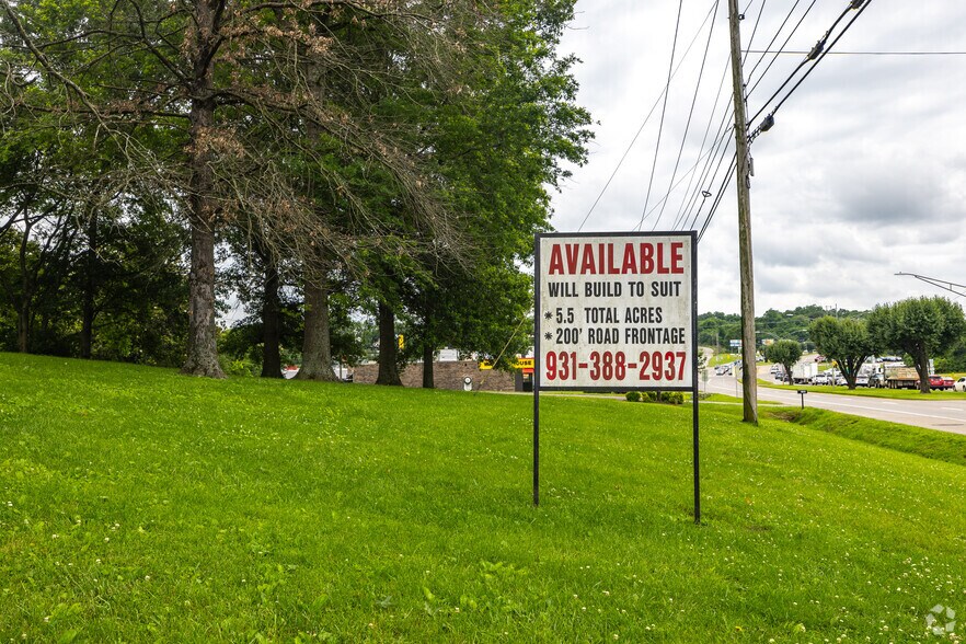 1108 and 1110 Nashville Hwy portefeuille de 2 biens à vendre sur LoopNet.fr - Photo principale – Image 1 sur 2