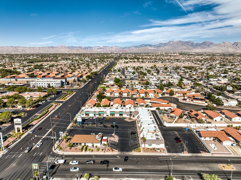 7000-7034 W Charleston Blvd, Las Vegas, NV à vendre - Photo de l’immeuble – Image 2 sur 10