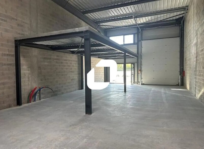 Local d’activités dans GRANDCHAMP-DES-FONTAINES à louer - Photo de l’immeuble – Image 1 sur 15