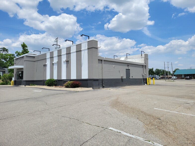1925 7th Ave, Marion, IA à vendre - Photo de l’immeuble – Image 2 sur 12