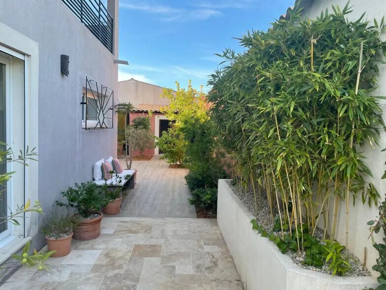 Industriel/Logistique dans Rougiers à vendre - Photo de l’immeuble – Image 3 sur 10