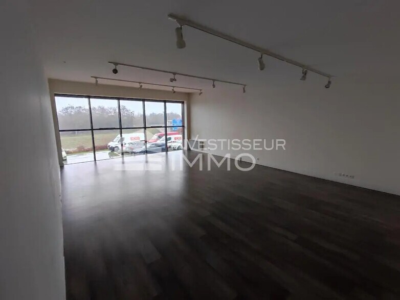 88 Avenue De L'Europe, Émerainville à louer - Photo de l’immeuble – Image 2 sur 4