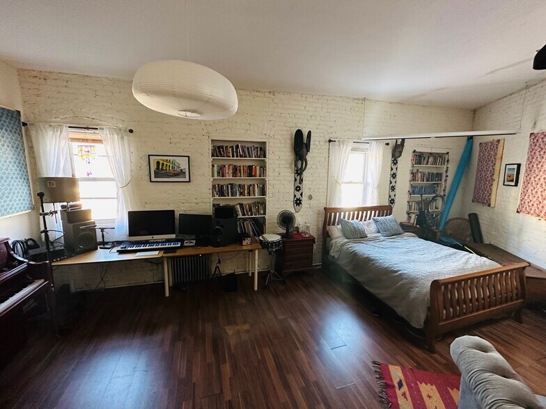 373 S 1st St, Brooklyn, NY à vendre - Photo de l’immeuble – Image 2 sur 27