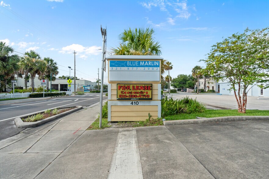 410 S Hopkins Ave, Titusville, FL à louer - Photo de l’immeuble – Image 3 sur 28