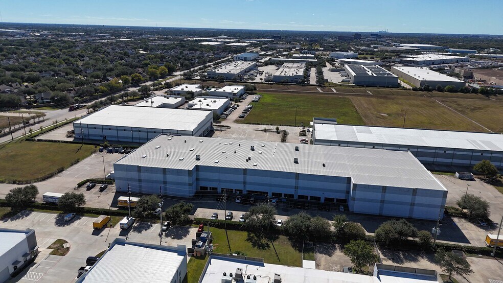 12010 Dairy Ashford, Sugar Land, TX à louer - Photo de l’immeuble – Image 3 sur 11