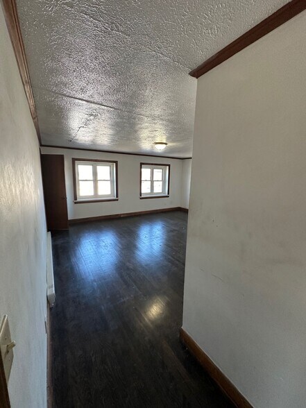 10 SW 1st St, Christiansburg, VA à vendre - Photo intérieure – Image 2 sur 14
