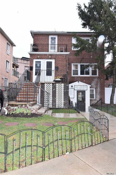 15009 89th St, Howard Beach, NY à louer - Photo de l’immeuble – Image 1 sur 34