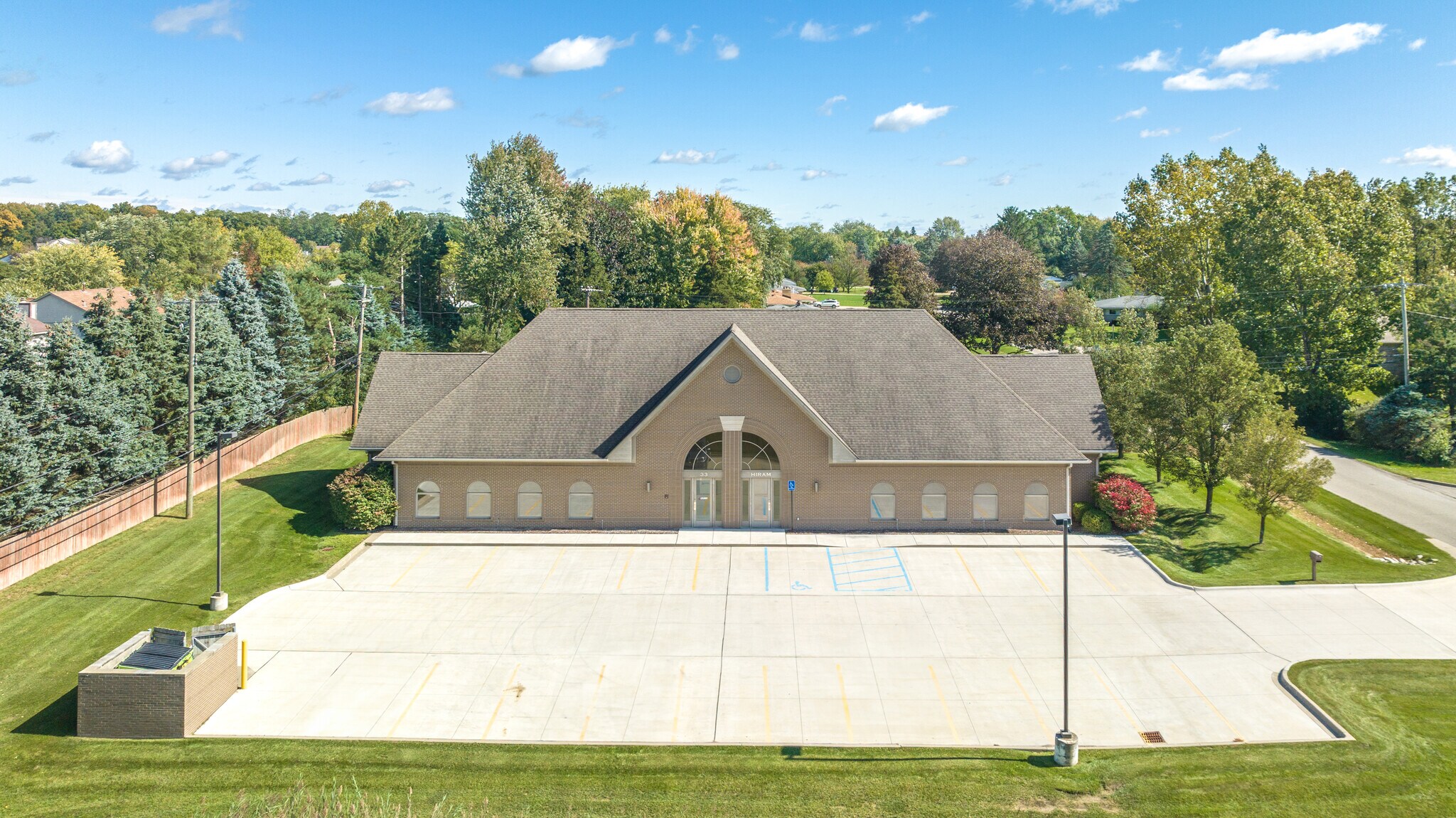 33 Hiram St, Lake Orion, MI à louer Photo de l’immeuble– Image 1 sur 9