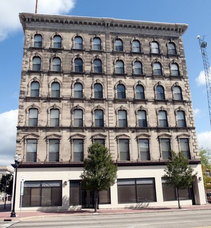 101-111 S Washington Ave, Saginaw, MI à louer - Photo de l’immeuble – Image 2 sur 5