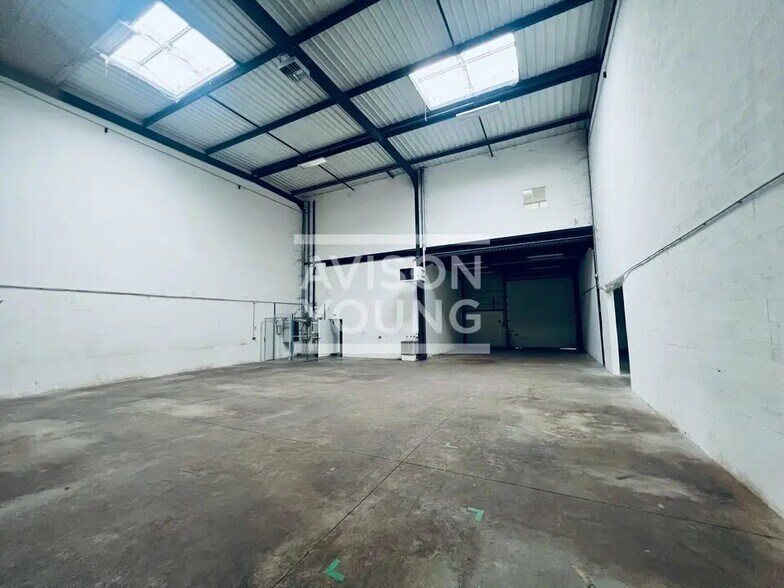 Local d’activités dans Saint-Denis à louer - Photo de l’immeuble – Image 2 sur 13