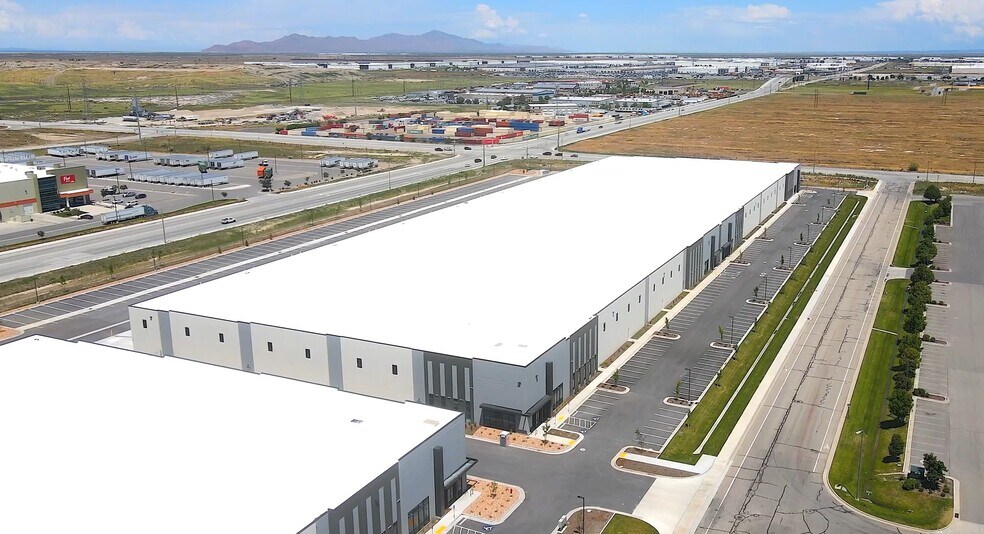 1455 S 5600 W, Salt Lake City, UT à louer - Photo de l’immeuble – Image 3 sur 14