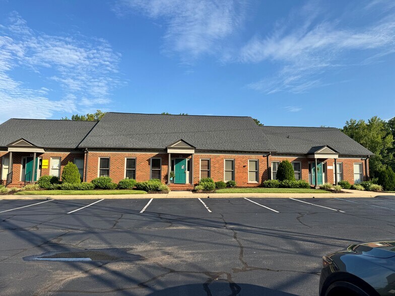 198 Roper Mountain Road Ext, Greenville, SC à louer - Photo de l’immeuble – Image 1 sur 5