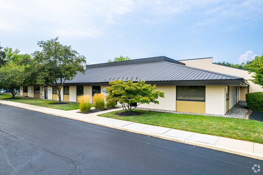 75 E Uwchlan Ave, Exton, PA à louer - Photo de l’immeuble – Image 2 sur 8