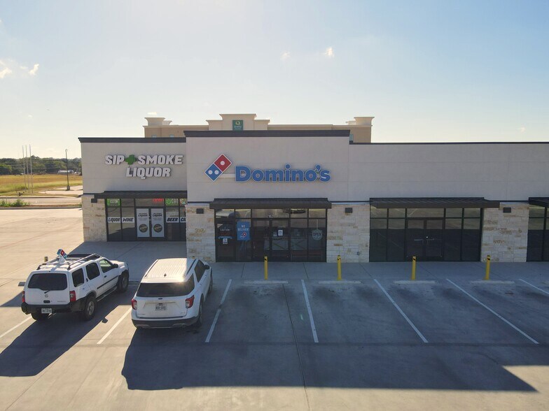 1702 Louise Ln, Pearsall, TX à louer - Photo de l’immeuble – Image 3 sur 21
