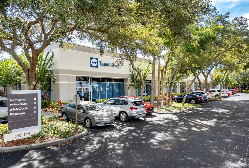 5731-5799 Rio Vista Dr, Clearwater, FL à vendre - Photo de l’immeuble – Image 2 sur 8