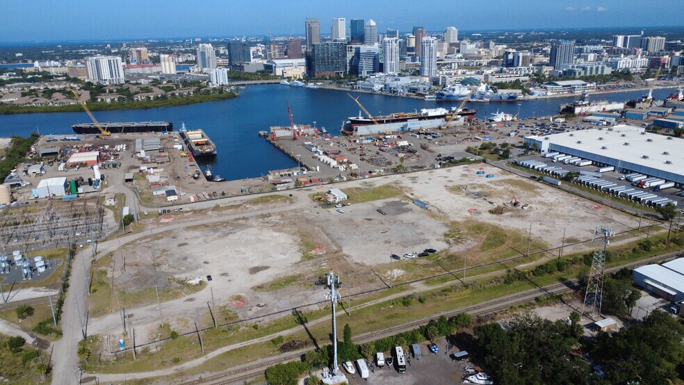 1650 Hemlock St, Tampa, FL à louer - Photo de l’immeuble – Image 2 sur 6