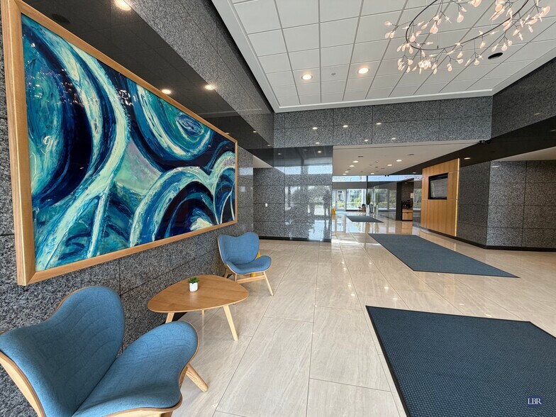 100 Rialto Pl, Melbourne, FL à louer - Photo de l’immeuble – Image 3 sur 7