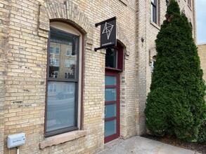 560 5th St NW, Grand Rapids, MI à louer Photo de l’immeuble– Image 1 sur 7