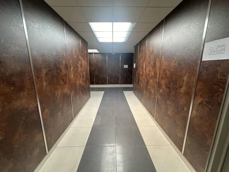 Bureau dans Fontenay-sur-Eure à louer - Photo intérieure – Image 3 sur 15