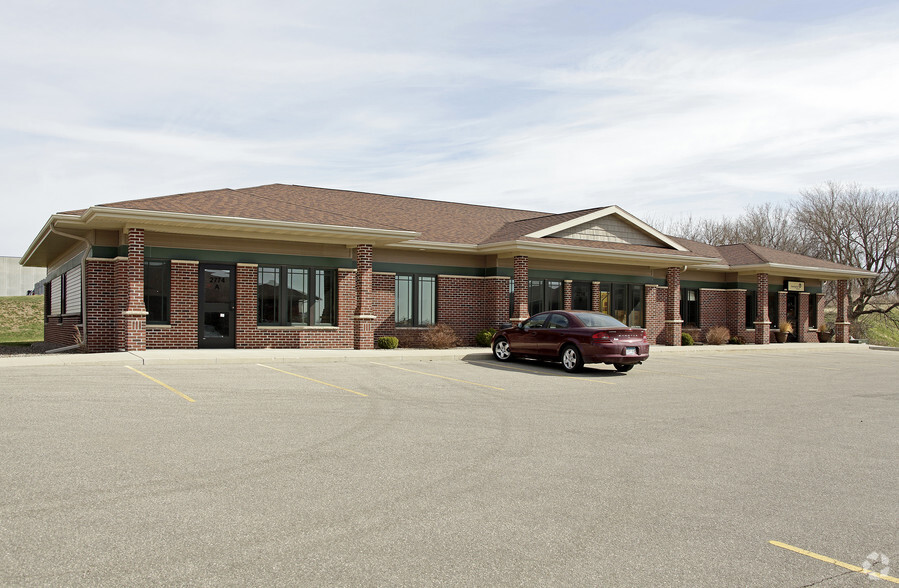2774 Commerce Dr NW, Rochester, MN à louer - Photo de l’immeuble – Image 1 sur 17