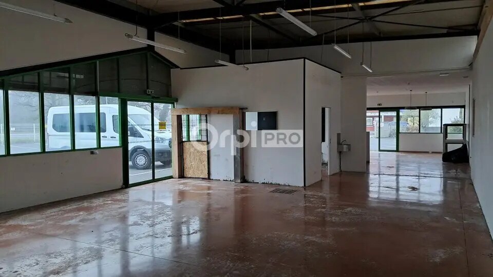 2 Chemin De L'Ayguelongue, Mazerolles à louer - Photo de l’immeuble – Image 2 sur 9